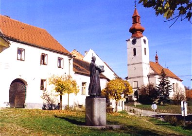 Pohled na památník Jana Husa